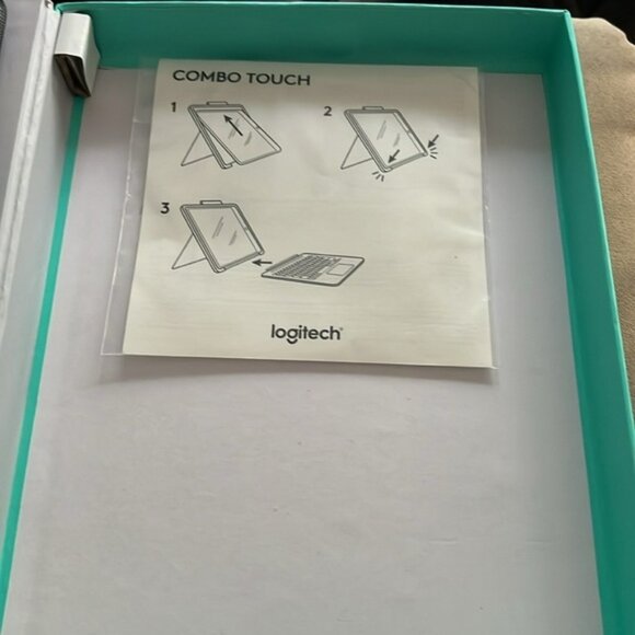 Logitech Tablets & Accessories Nwt Logitech Combo Touch Keyboard